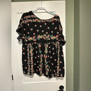 Chic soul baby doll top. Ruffle sleeve and keyhole tie back detail. 1X NWOT